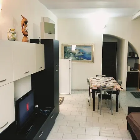 Bilocale Vicino Mare E In Pieno Centro Cittadino Roccella Ionica